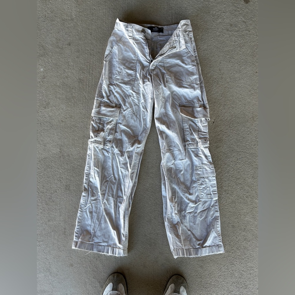⭐️ Hollister ‘Ultra High-Rise Baggy’ Cargo Pants - Size 4R 27R 🚚 Ships Asap!